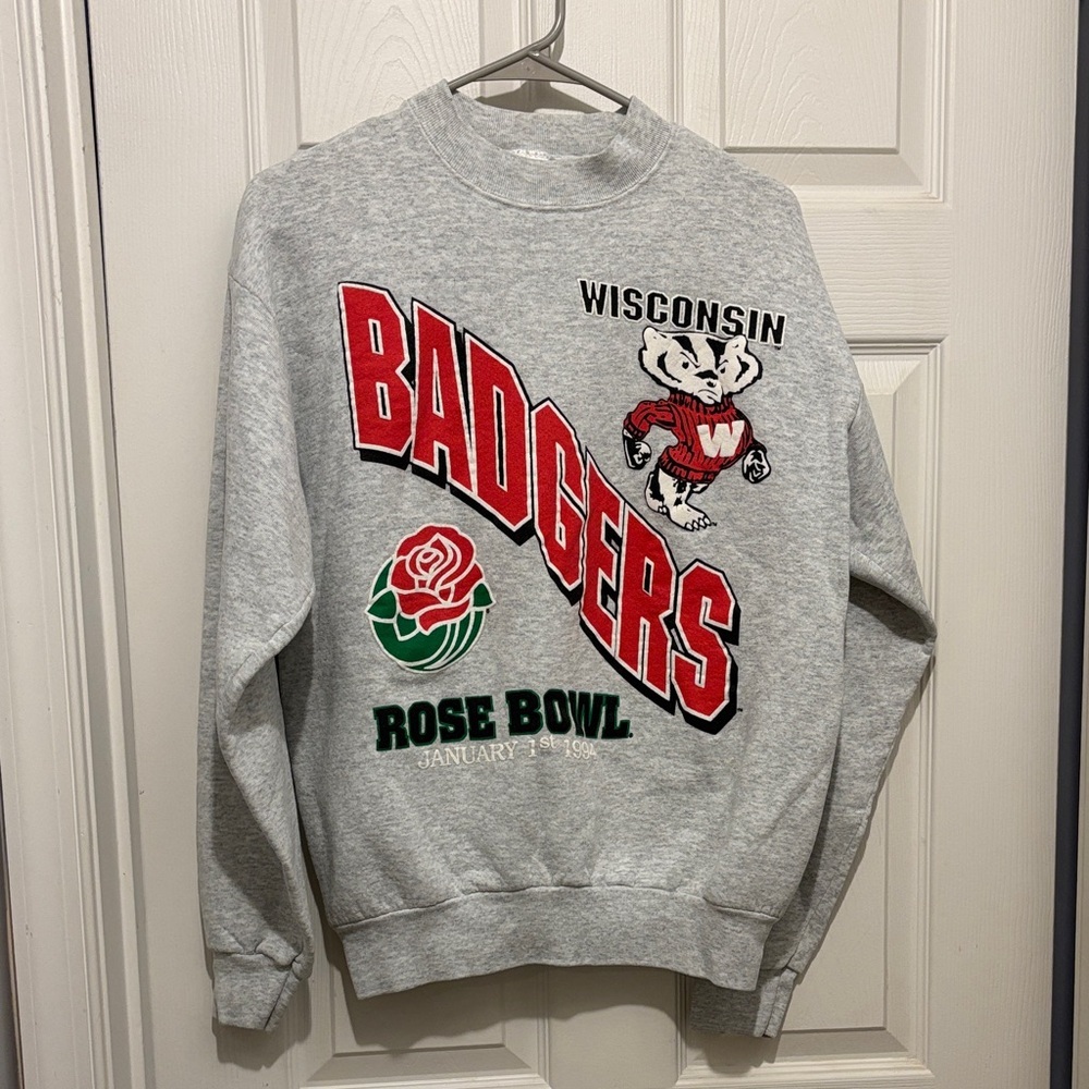 Vintage Wisconsin rose bowl sweatshirt